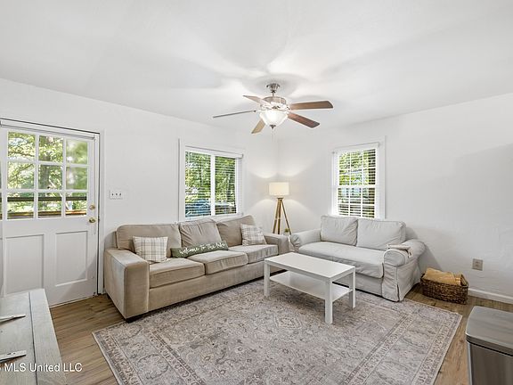 3rd image of 454 Snow Lake Dr