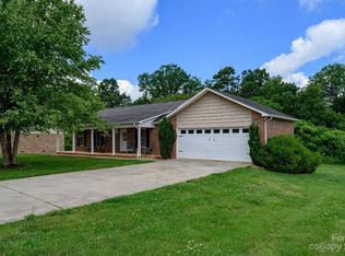 8241 Madison Ln, Hickory, NC 28602