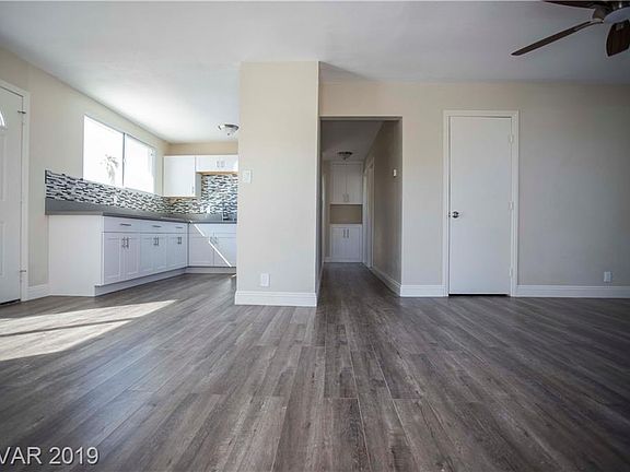 3rd image of 1204 W Van Buren Ave