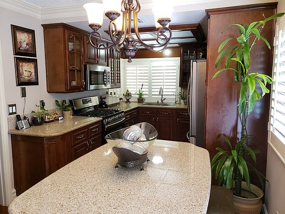 2nd image of 2685 W Los Robles Ave