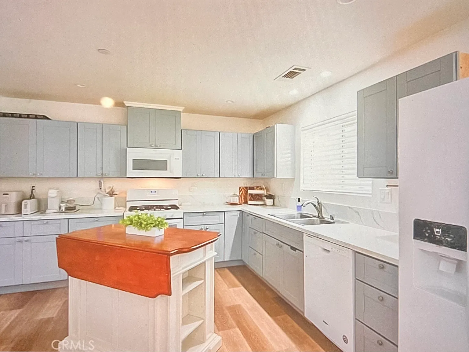 3 bed, 1400 sqft, $2,350 — Photo 3