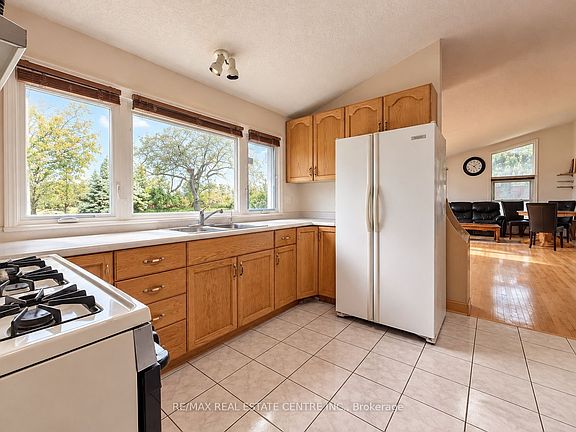 4th image of 491 Elmira Rd N