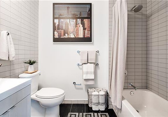 3rd image of 4215 Crescent St #10D