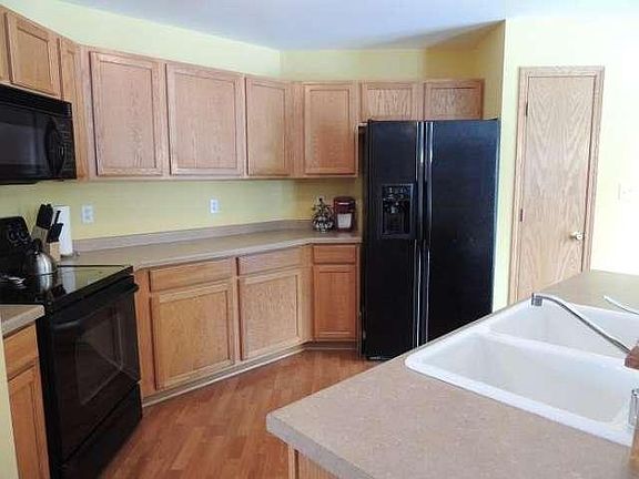 2nd image of 505 Aspen St