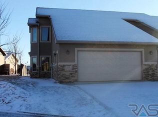 6214 S Vintage Pl, Sioux Falls, SD 57108