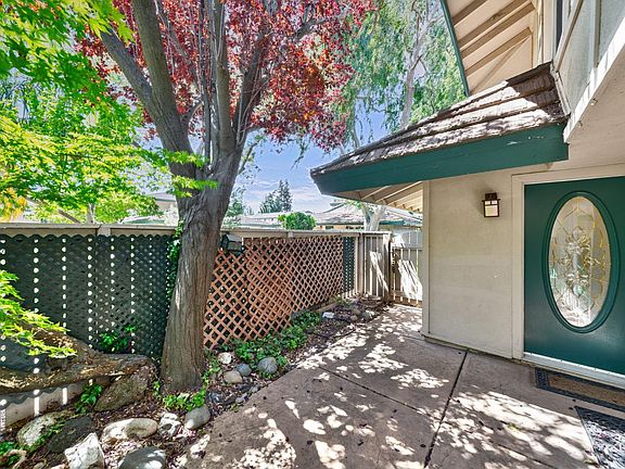 4th image of 506 Roundtree Ct