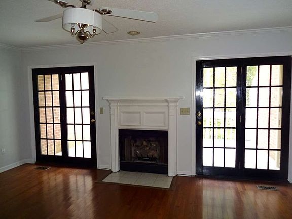 5th image of 402 Ashley Oaks Private Dr #402