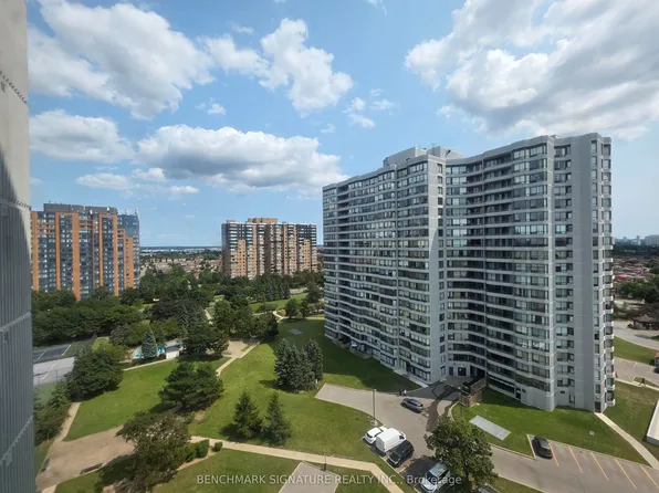 300 Alton Towers Cir #1409, Toronto, ON M1V 4X9