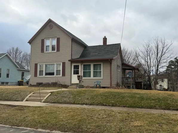 934 E Garden St, Freeport, IL 61032