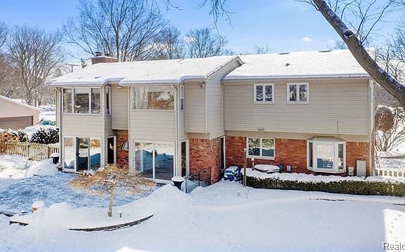 2nd image of 2697 Bay Dr