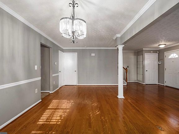 4th image of 201 Park Brook Ct