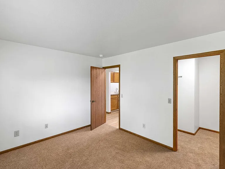 York Hills Apartments ( York Hills Apts LLC) — Photo 16