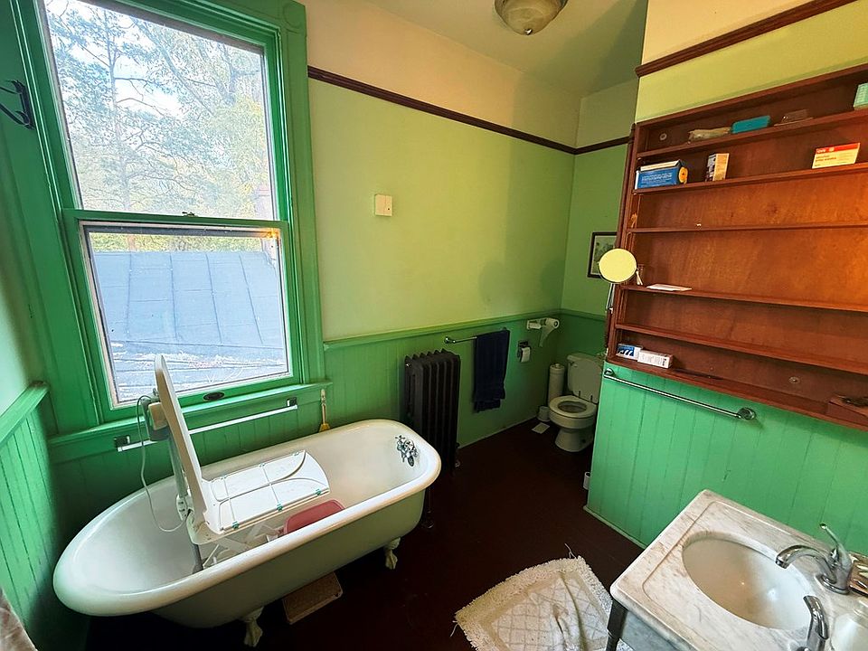 49th image of 117 Reid St