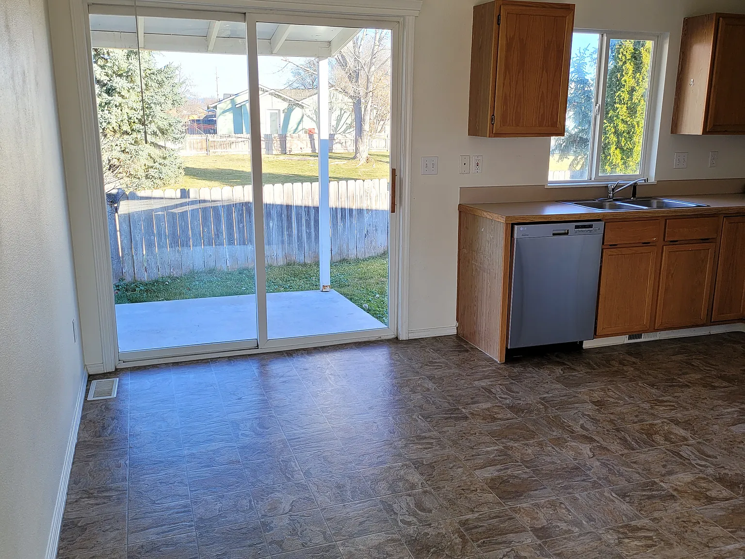 3 bed, 1244 sqft, $2,185 — Photo 4