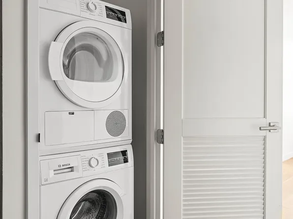 470 Dean Street image 8 of 14