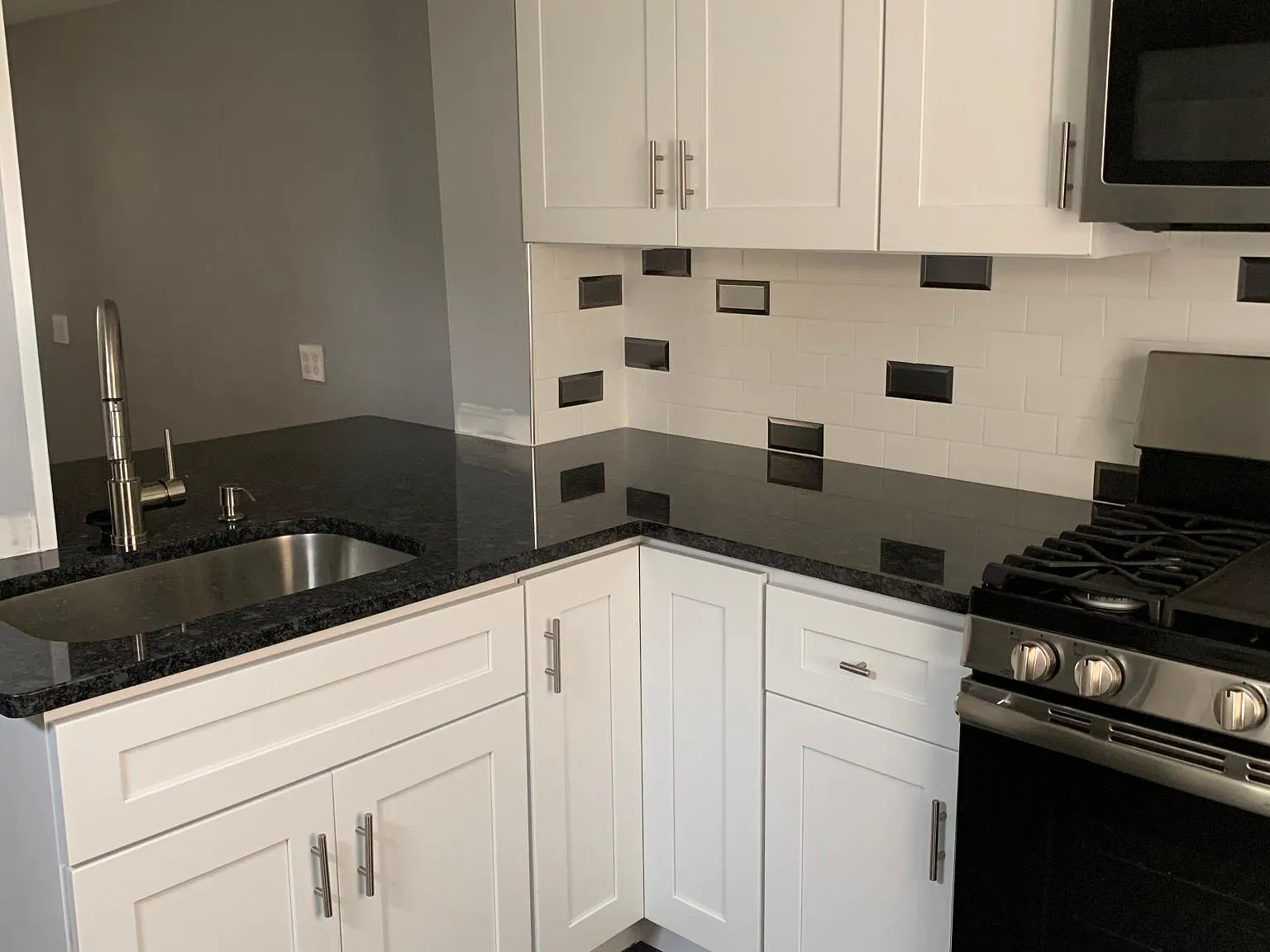 3 bed, 939 sqft, $1,800 — Photo 4