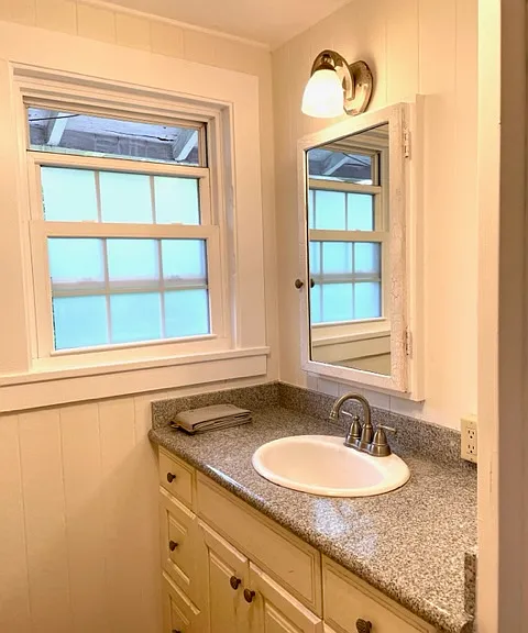2/F Bathroom