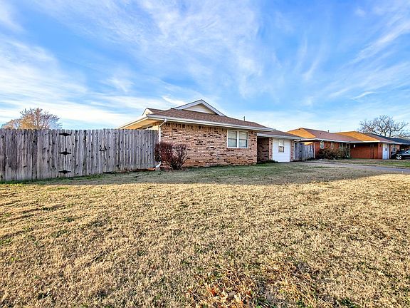 2nd image of 1321 E Cherry Ave