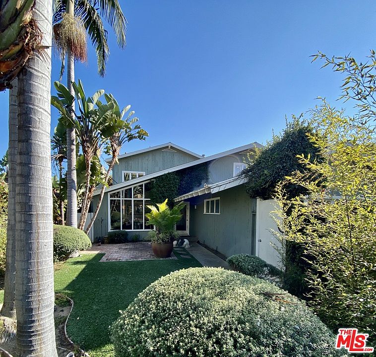1st image of 318 Amalfi Dr