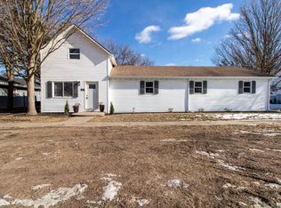 307 N Walnut St, Arrowsmith, IL 61722