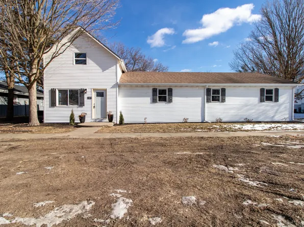 307 N Walnut St, Arrowsmith, IL 61722