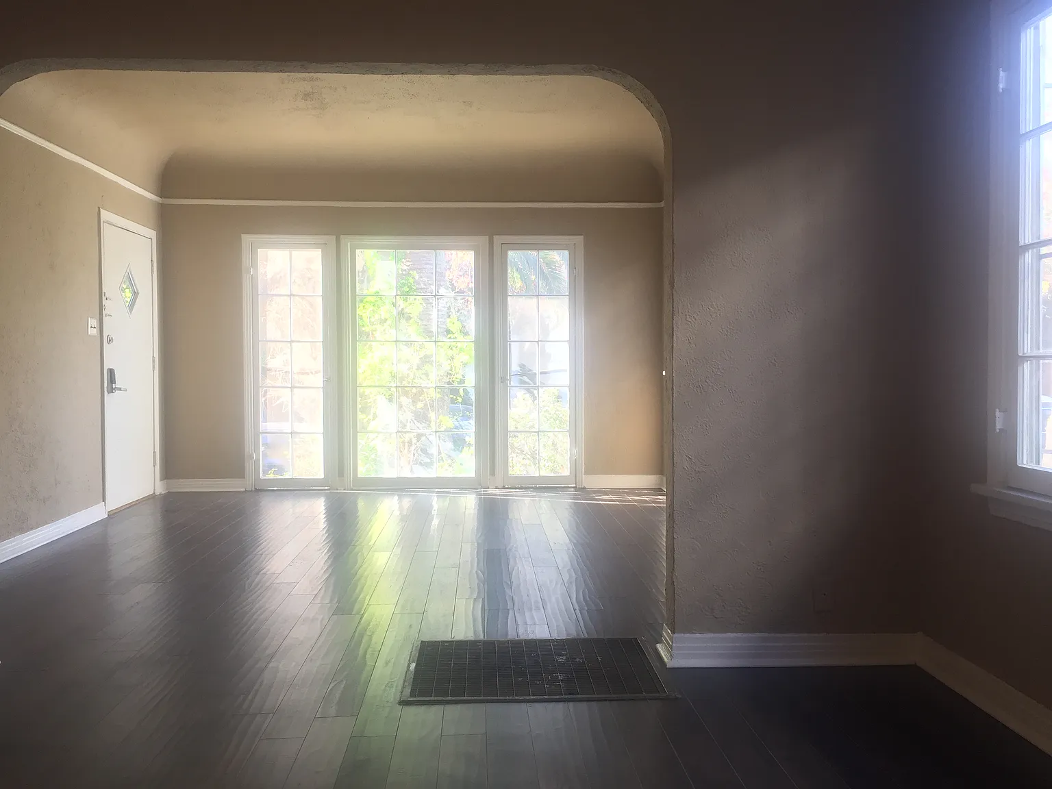2 bed, 1050 sqft, $3,595 — Photo 2