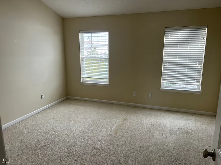 3522 Golden Gate Dr N — Photo 36