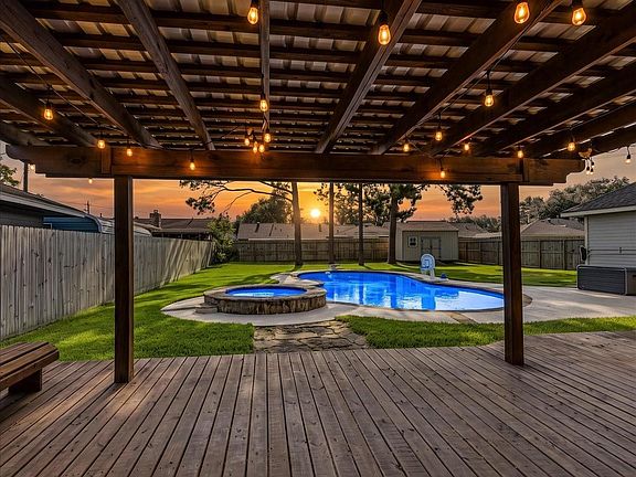 2nd image of 2318 Killarney Ln