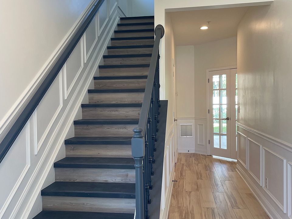 Home entry at staircase