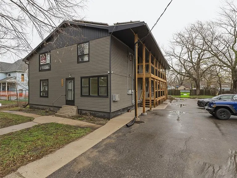 324 Vidal St S #1 — Photo 2