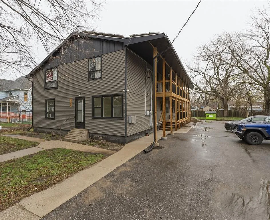 Building Photo - 324 Vidal St S #1