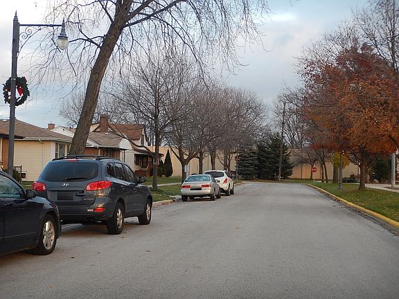 5th image of 7628 W 66th Pl