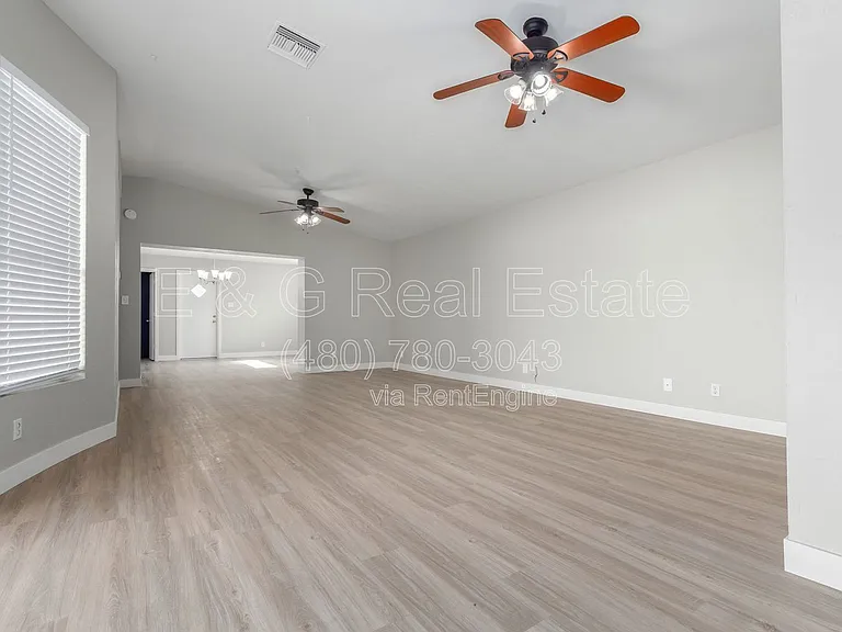 1332 N 71st St — Photo 8