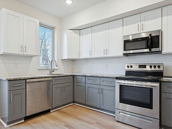 4th image of 5723 Lansdowne Ave Unit 4