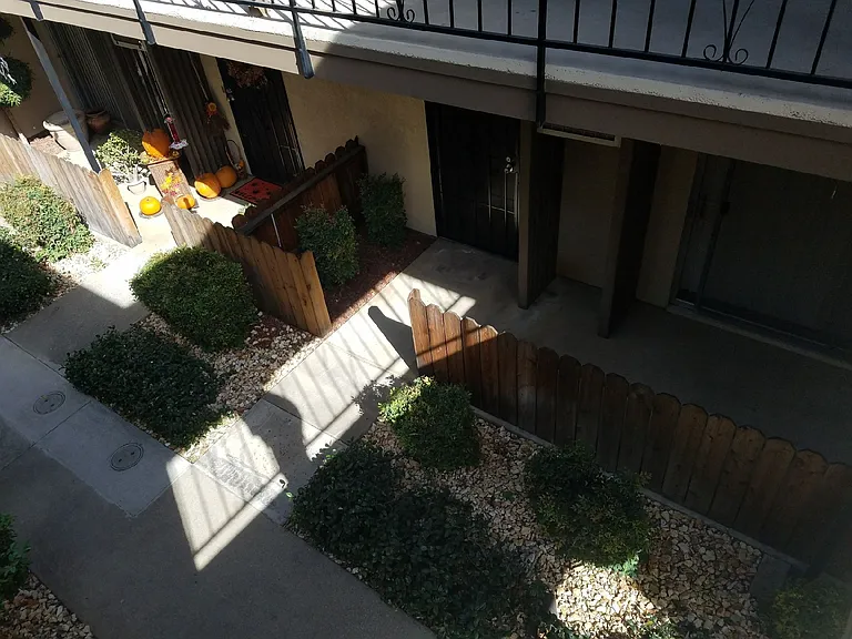 1078 Franklin Ave — Photo 9