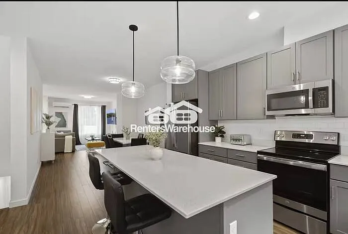 1930 NE 7th Ct — Photo 5