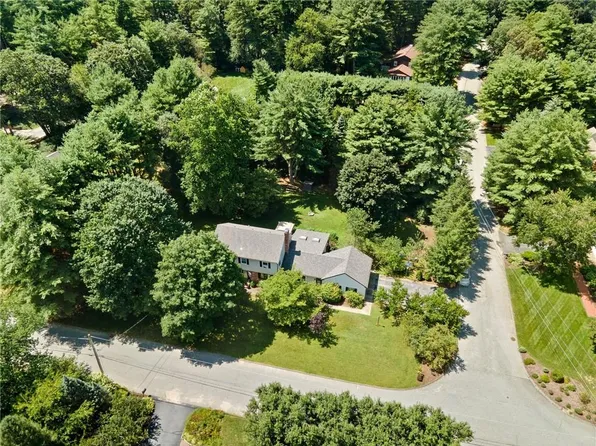 21 Woodcrest Dr, Cumberland, RI 02864