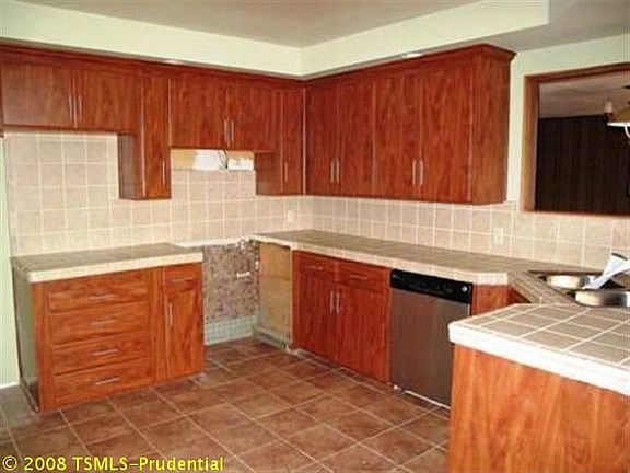 3rd image of 1542 Ormsby Dr