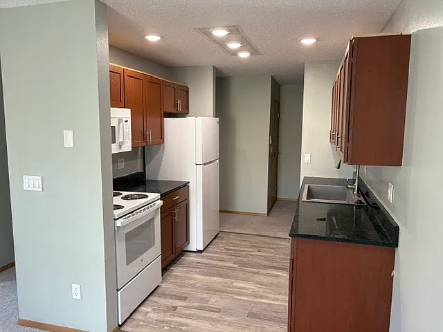 2 bed, 1200 sqft, $1,400 — Photo 2