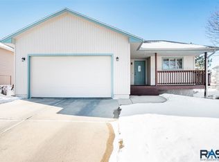 1205 S Sunny View Dr, Sioux Falls, SD 57110
