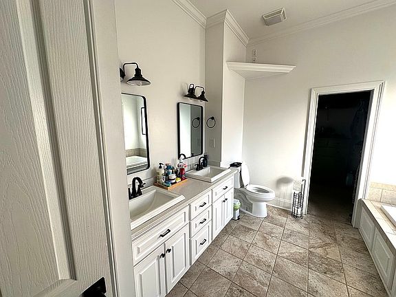 4th image of 109 Heathridge Ct
