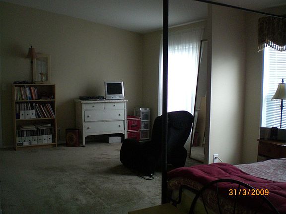 Master Bedroom w/Retreat 24'x13'