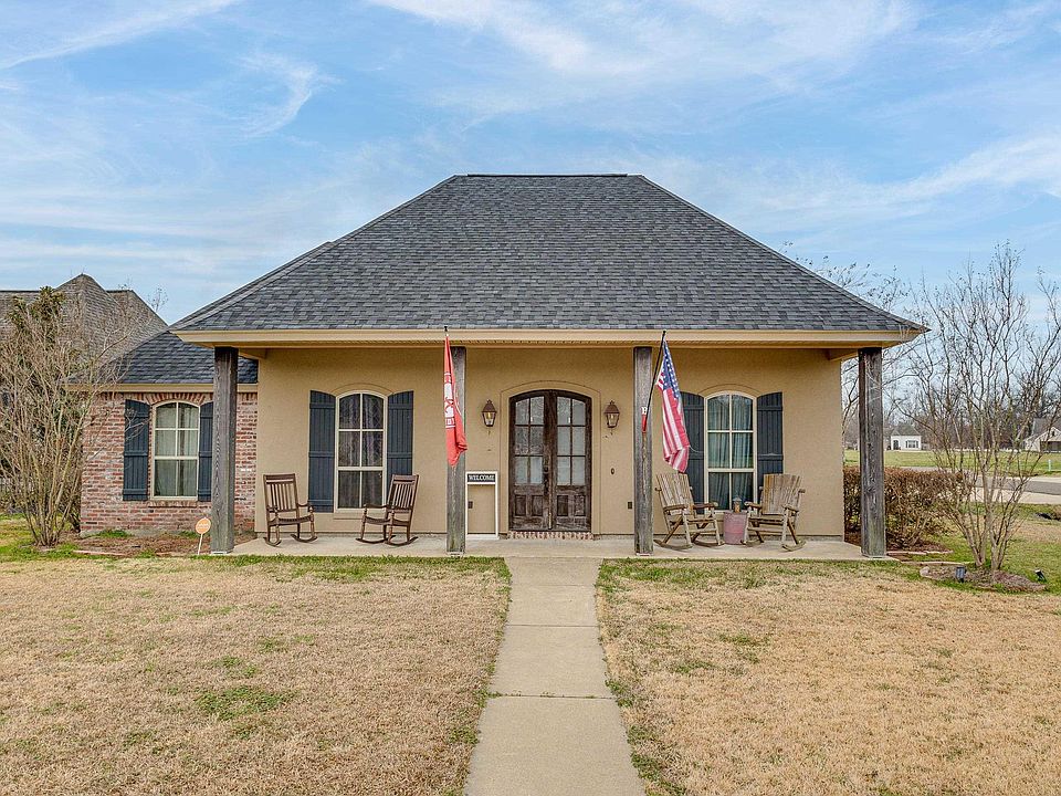 1st image of 400 Fleur De Lis Dr