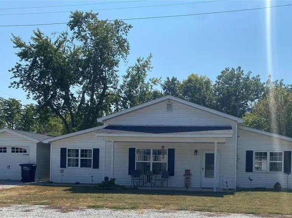 411 N Main St, New Douglas, IL 62074