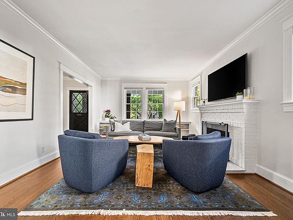 5th image of 3624 Warren St NW