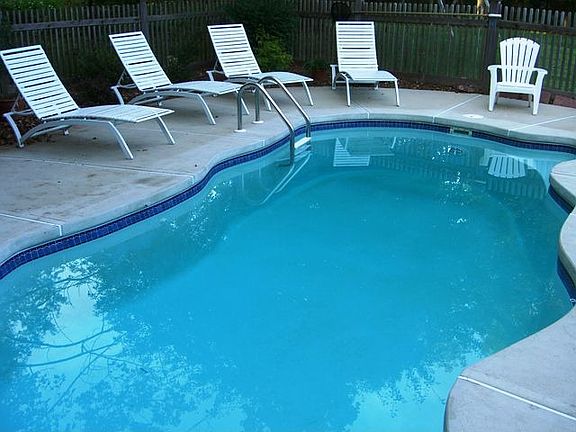 Heated swimming pool