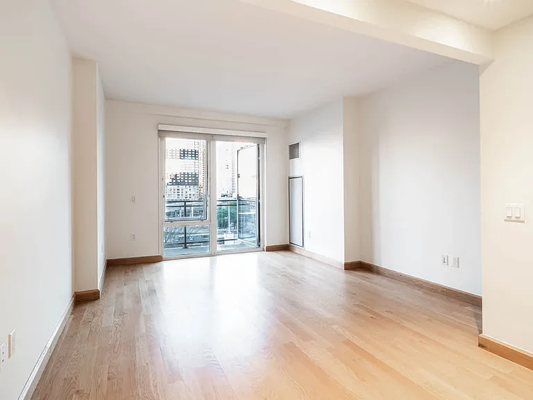 431 W 37th St #10G — Photo 12