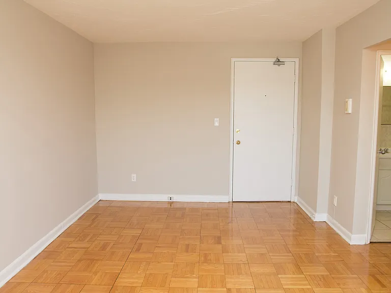 65 Windermere Ave — Photo 5