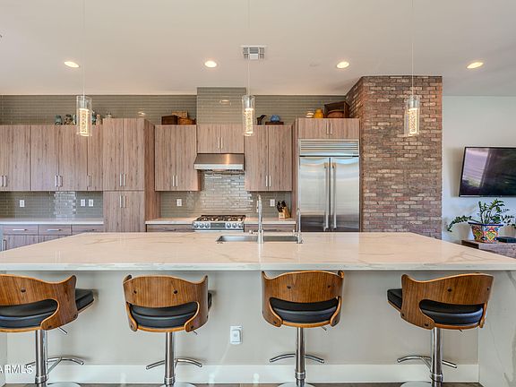 4th image of 1717 E MORTEN Avenue #6
