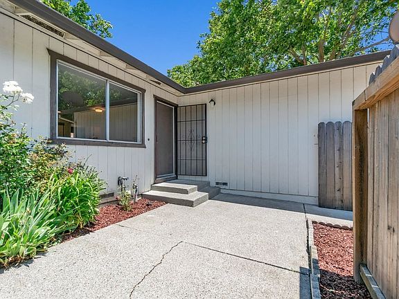 5th image of 725 Blair Pl